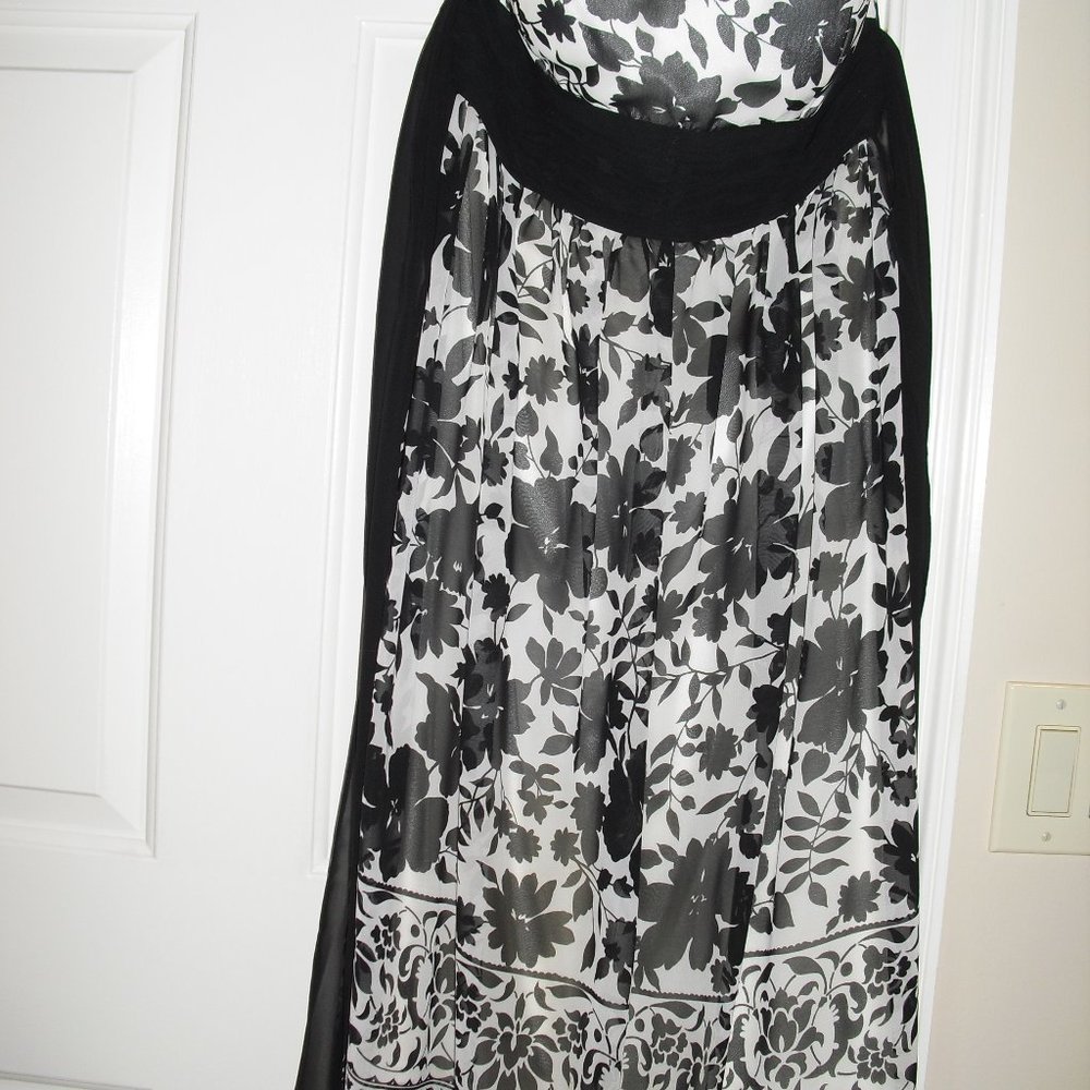 WHITE HOUSE BLACK MARKET  Black & White Floral Chiffon Dress -Tie Back - Size 10